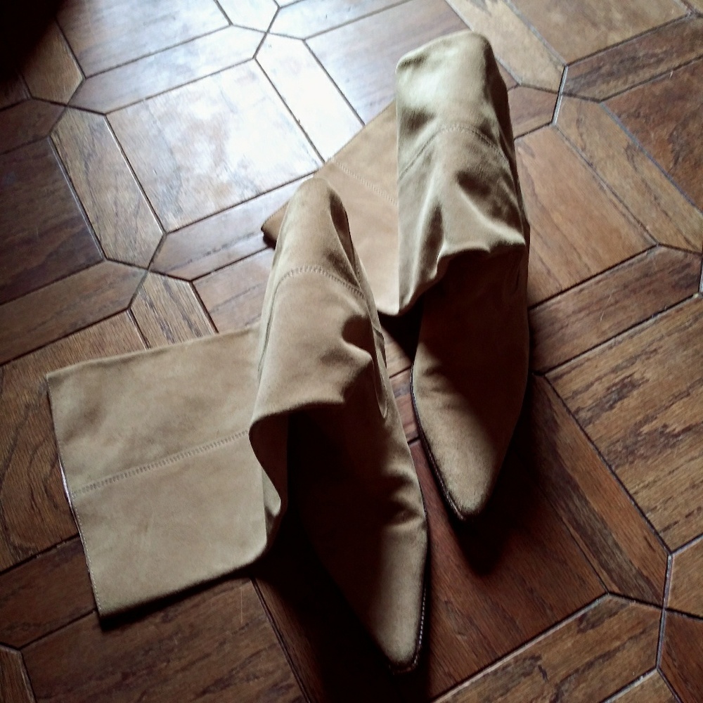 ❌❌Sold❌❌ {Michael Kors} Avery Suede Slouchy Boots - Picture 3 of 8